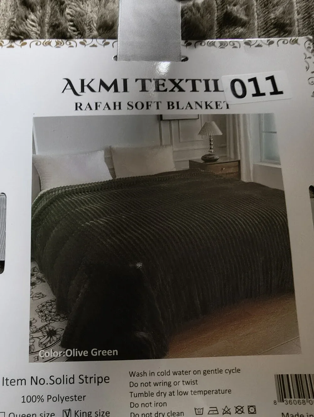 AKMI Textiles King Sized Soft Blanket In Green